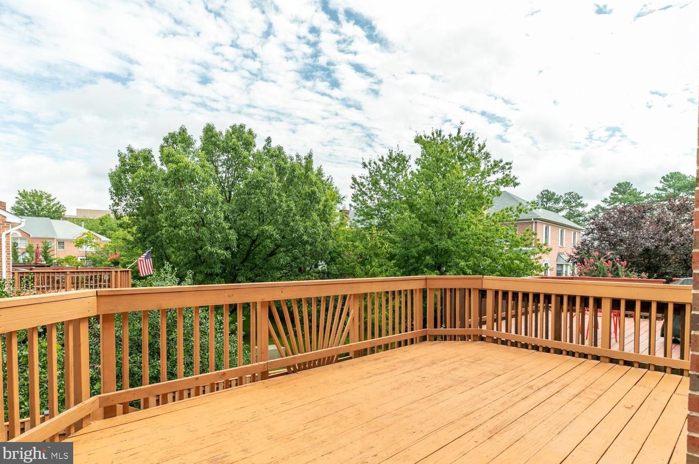 8165 Madrillon Ct, Vienna, VA 22182