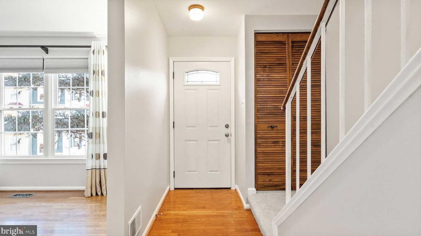 4453 Holly Ave, Fairfax VA  22030-6725 exterior