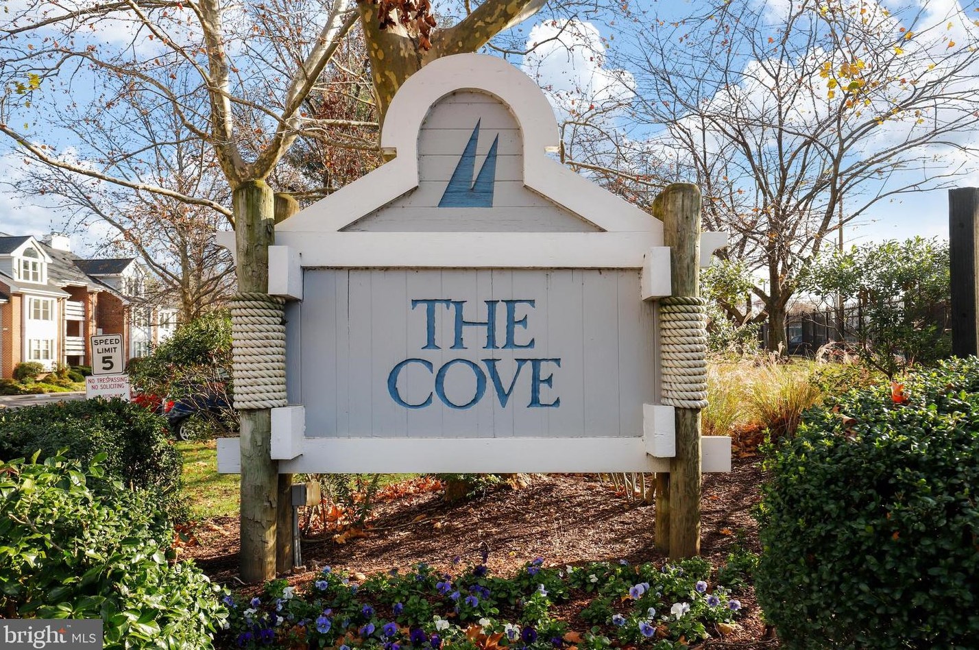 7596 Lakeside Village Dr #c, Falls Church, VA 22042