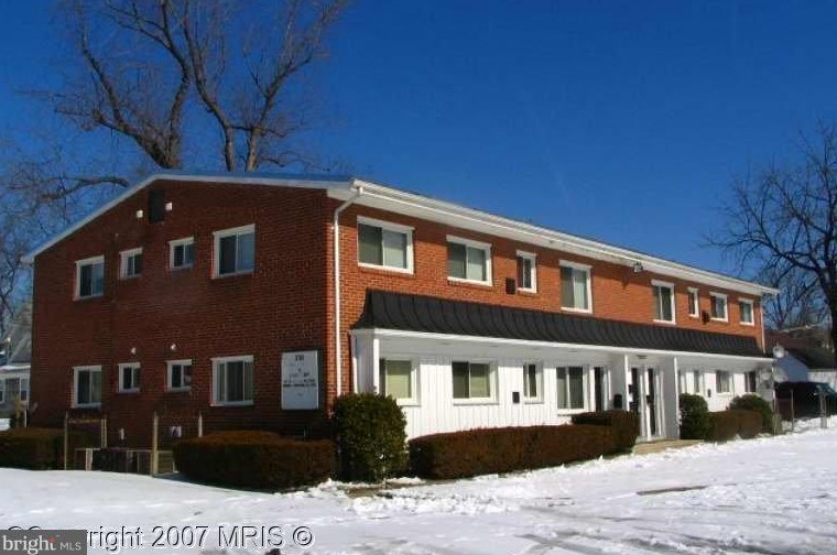 2761 Annandale Rd #6, Falls Church, VA 22042