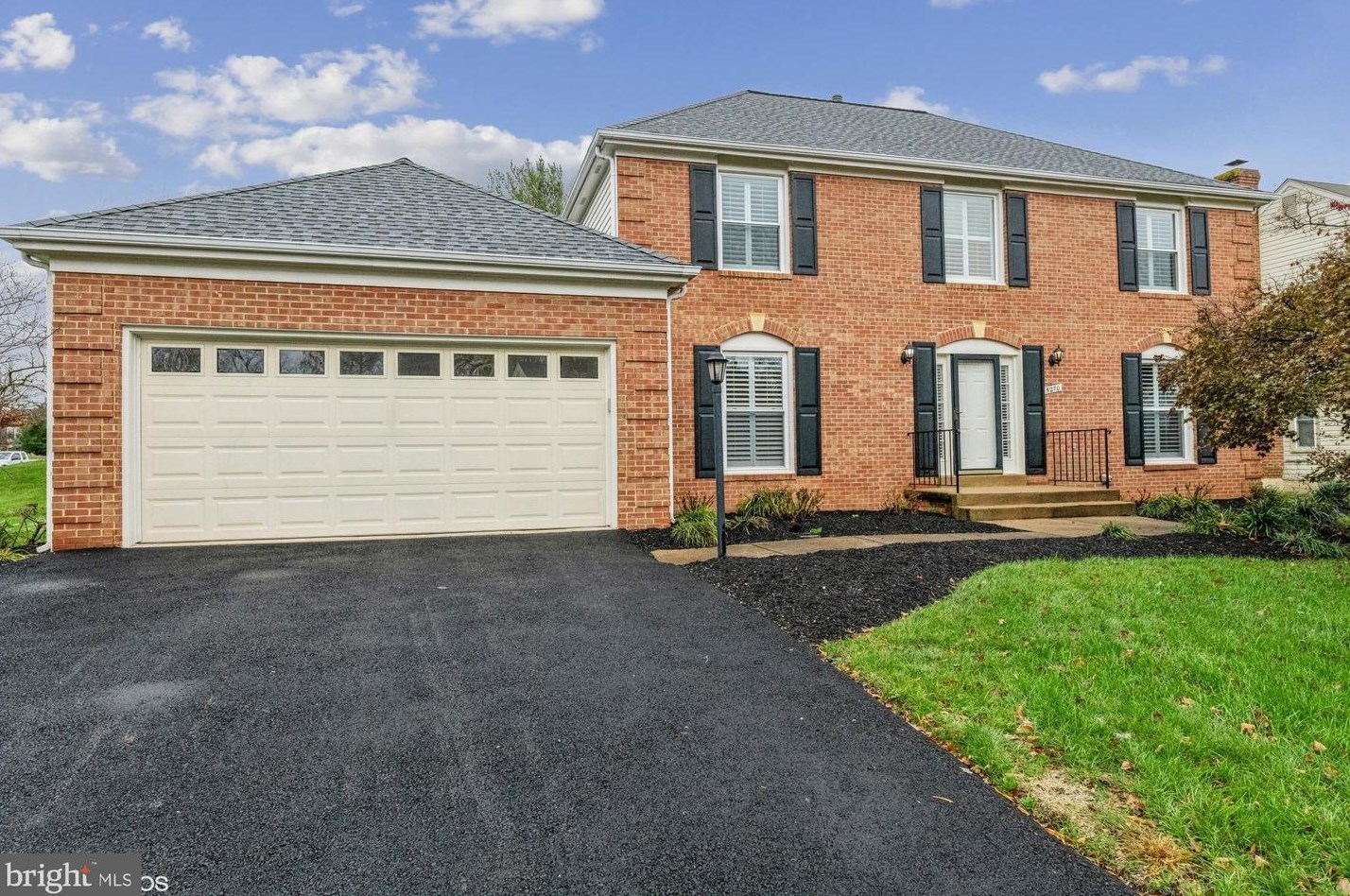 5270 Glen Meadow Rd, Centreville, VA 20120-1354