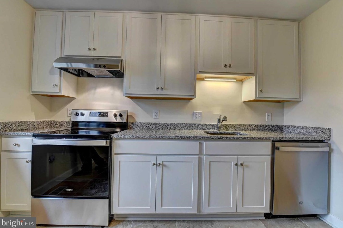 7021 Leewood Forest Dr, Springfield, VA 22151