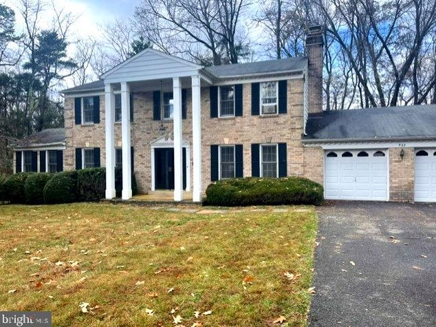 922 Rolling Holly Dr, Great Falls VA  22066-1201 exterior