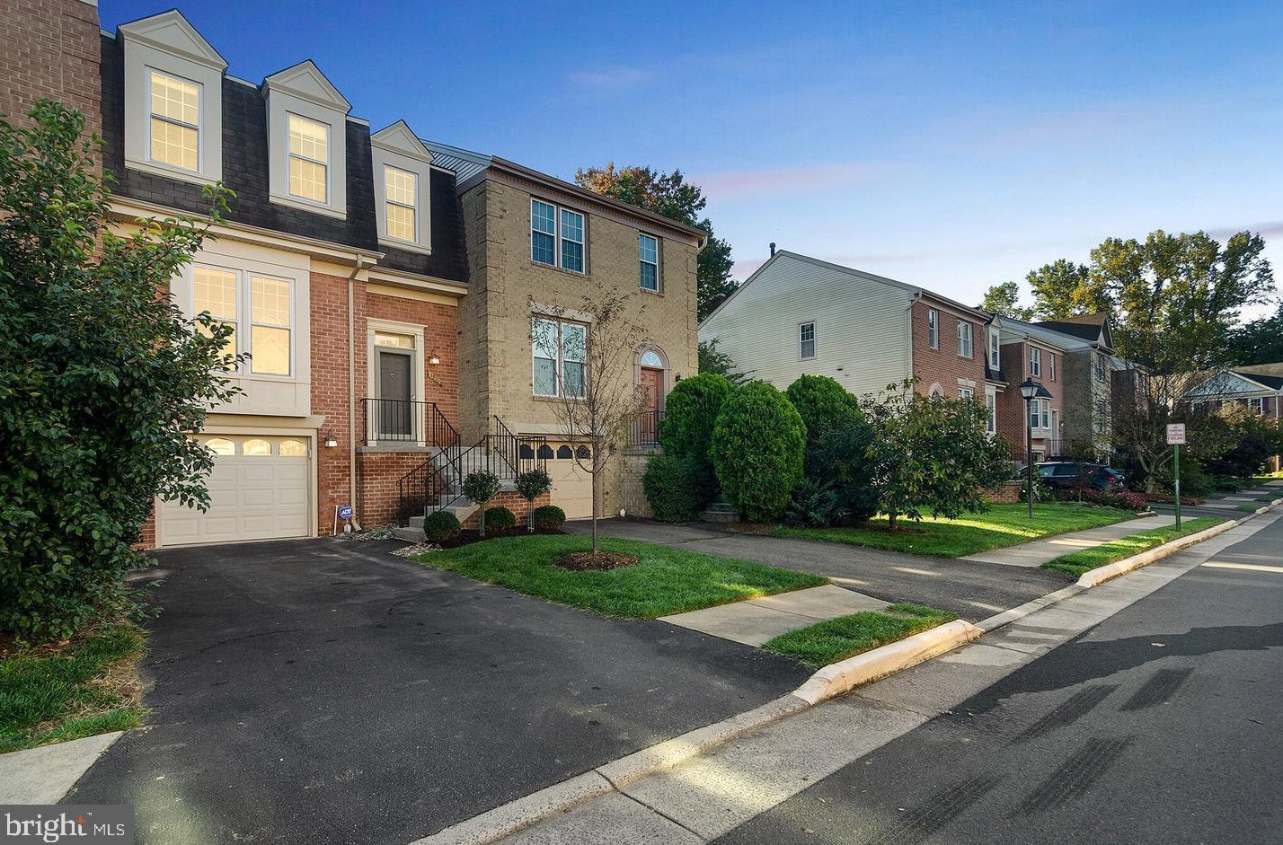 12309 Fox Lake Ct, Fairfax, VA 22033