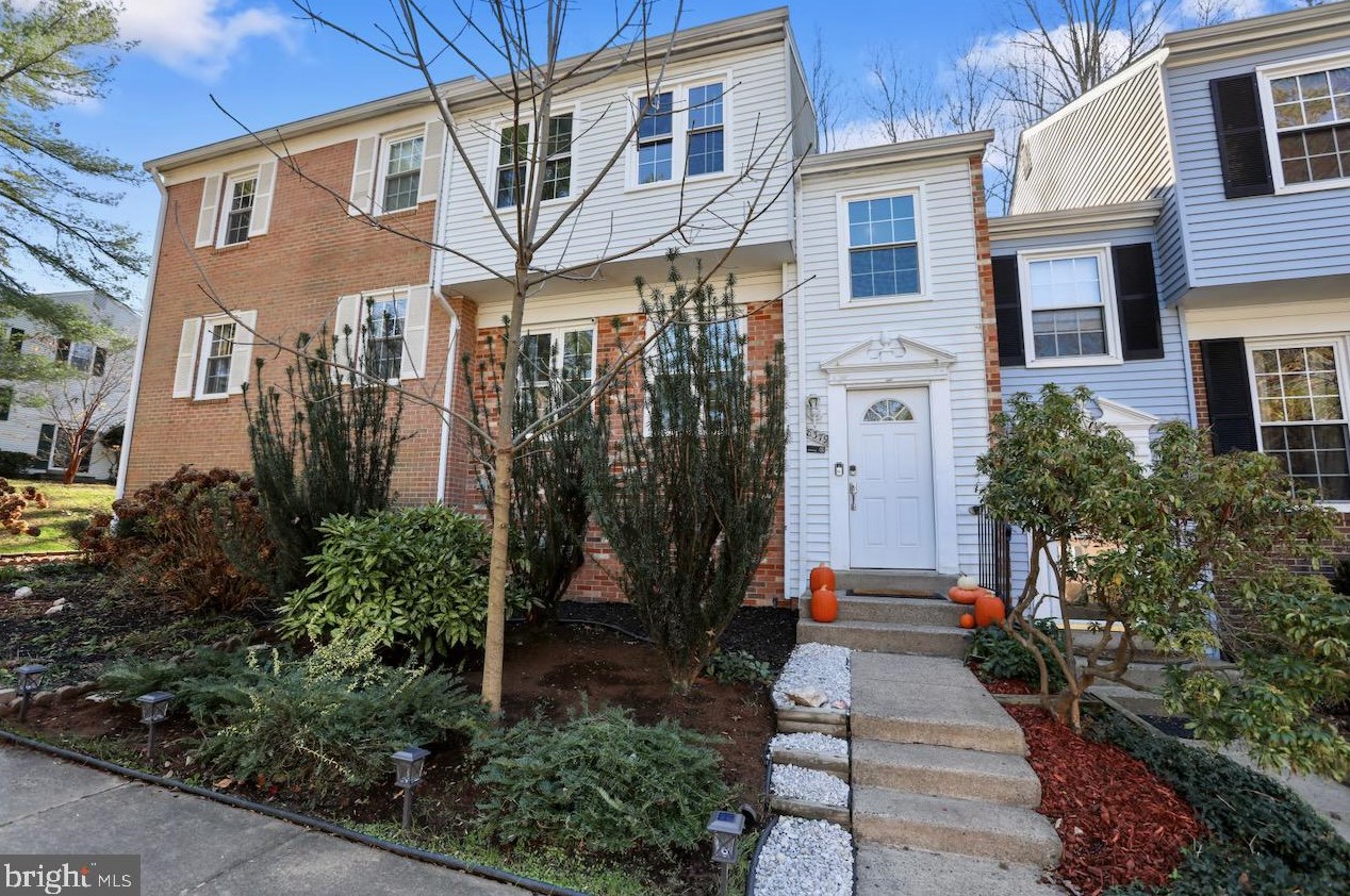 8379 Uxbridge Ct, Springfield, VA 22151