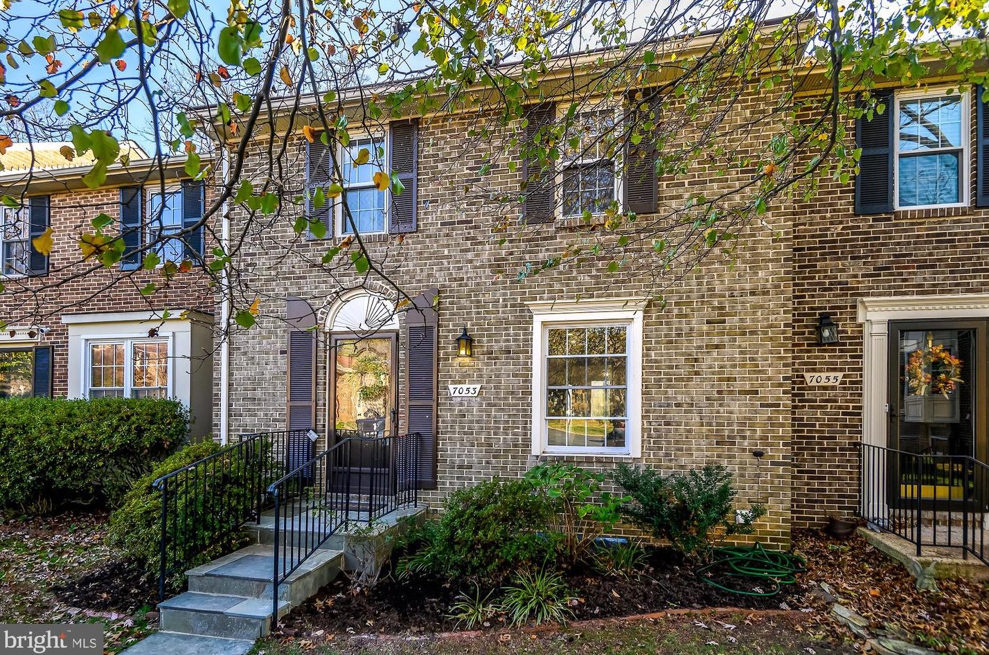 7053 Leewood Forest Dr, Springfield, VA 22151