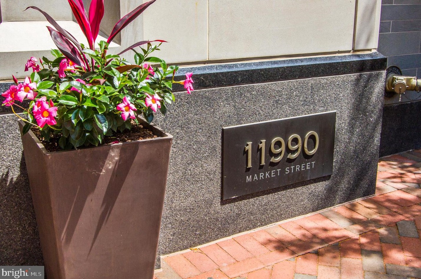 11990 Market St #614, Herndon, VA 20190