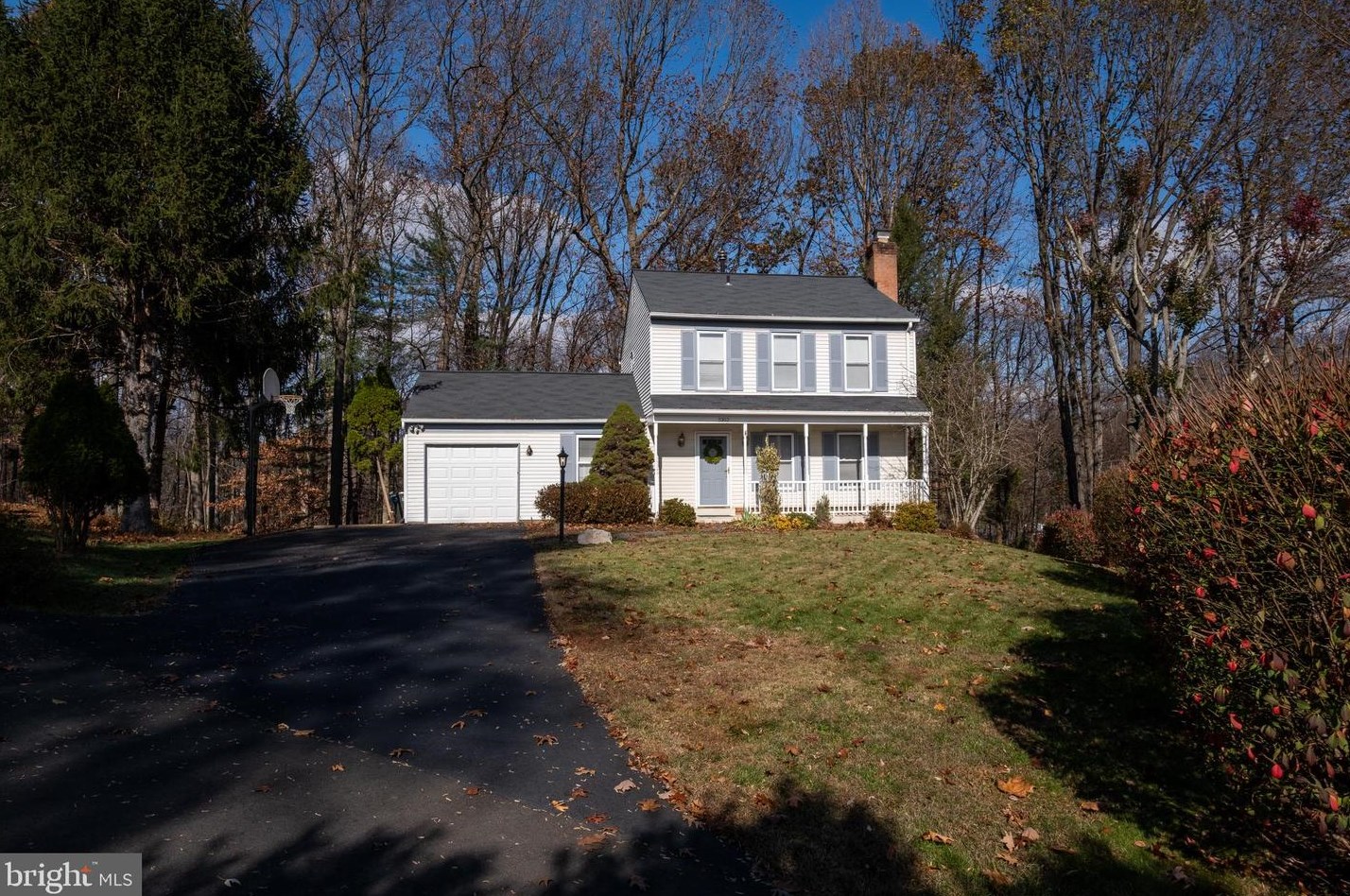 5302 Hampton Forest Way, Fairfax, VA 22030-7201