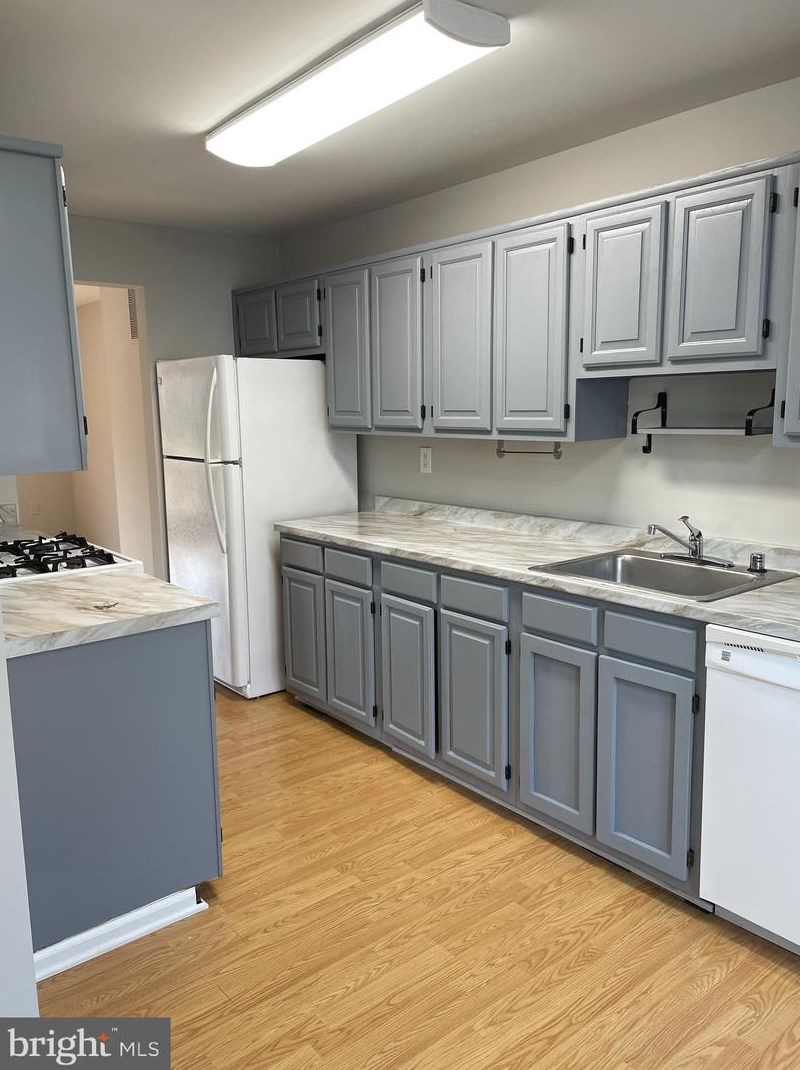 14435 Four Chimney Dr, Centreville, VA 20120