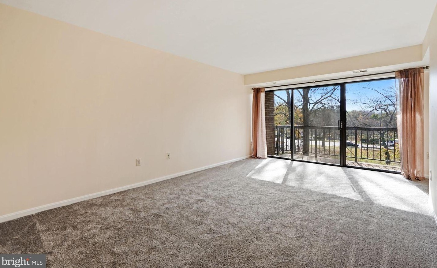 9737 Kings Crown Ct Apt 202, Fairfax, VA 22031