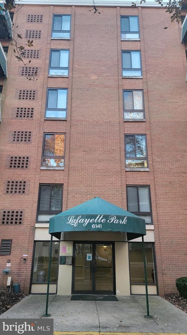 6141 Leesburg Pike #302, Falls Church, VA 22041
