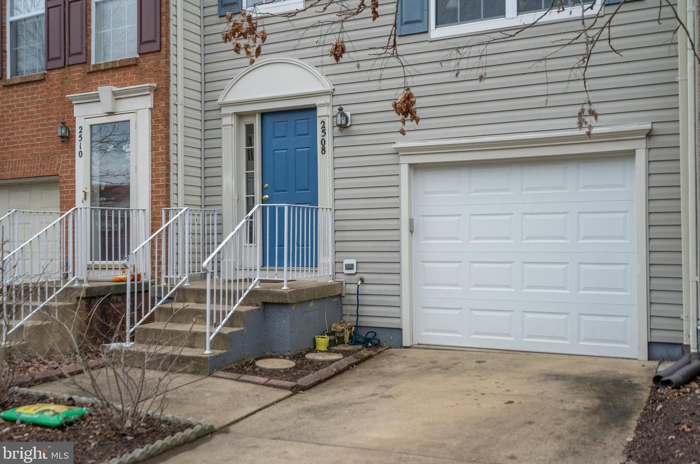 2508 Golden Harvest Ct, Herndon, VA 20171