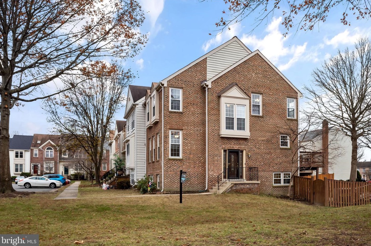 6350 Palmetto Pl, Centreville, VA 20121-2656