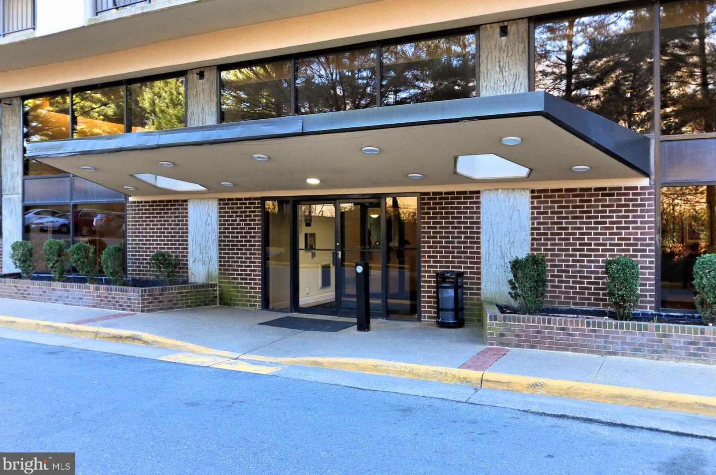 3800 Powell Ln Apt 830, Falls Church, VA 22041