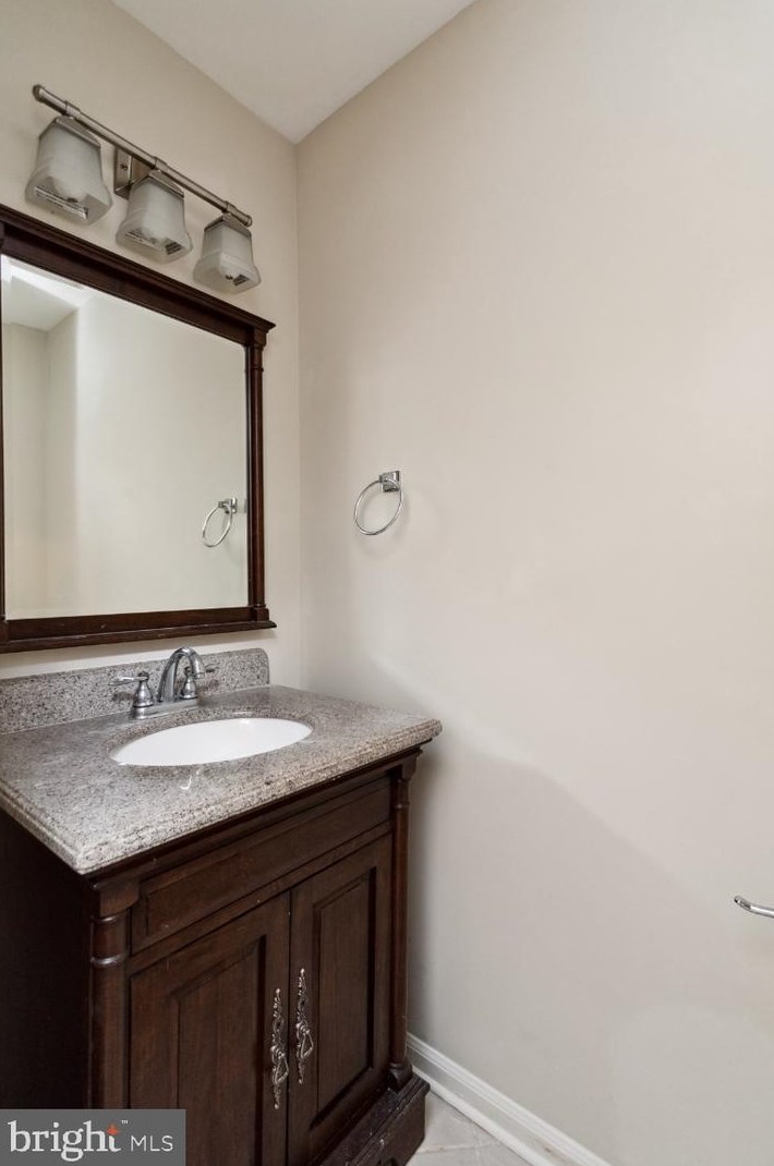 9943 Capperton Dr, Vienna VA  22124-2908 exterior