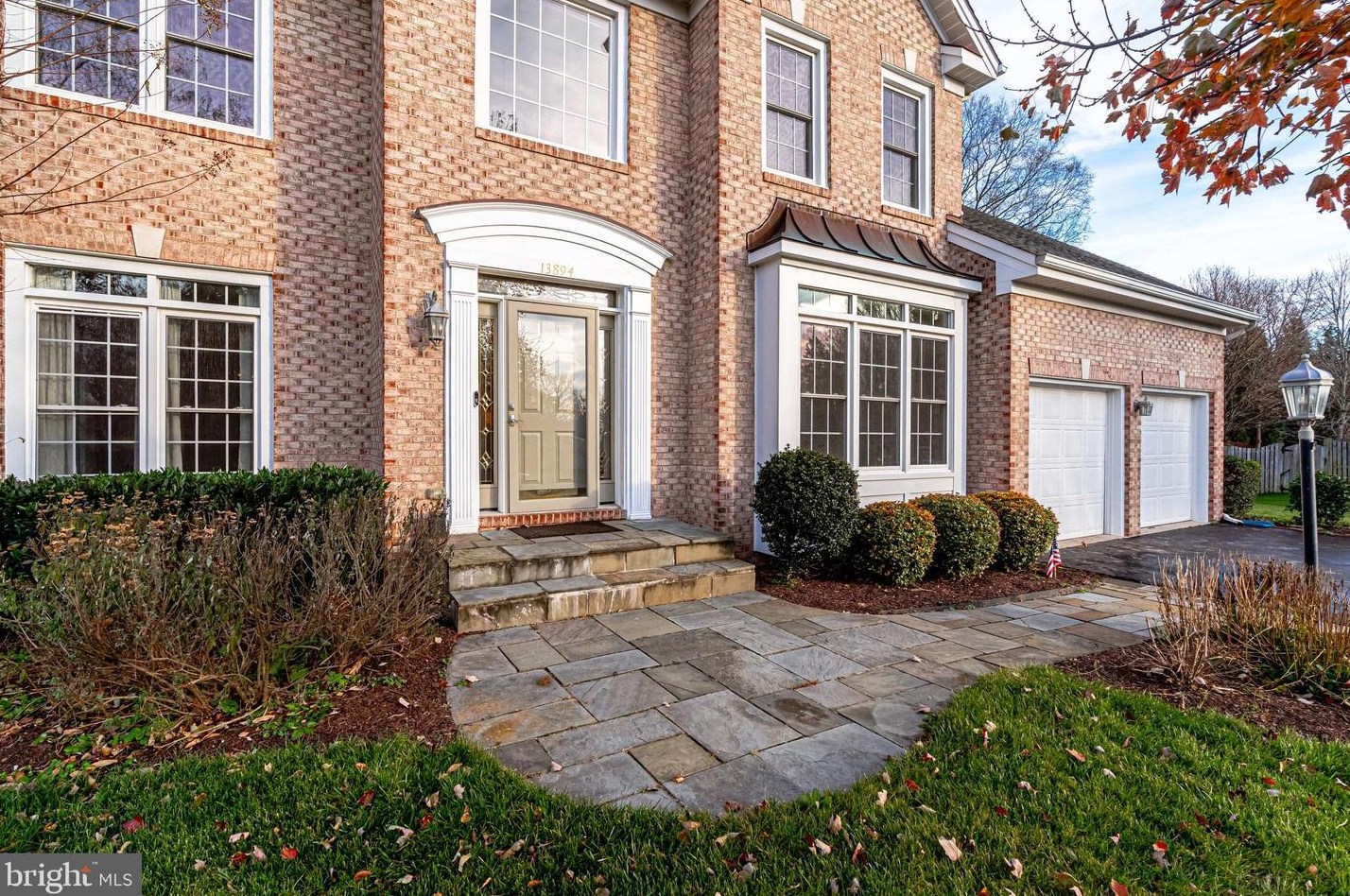 13894 Ferrara Ct, Fairfax, VA 20151-2322