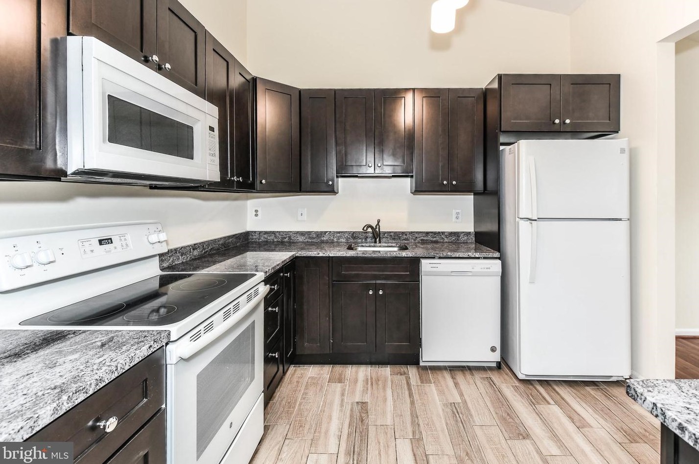 10043 Downeys Wood Ct, Springfield, VA 22015