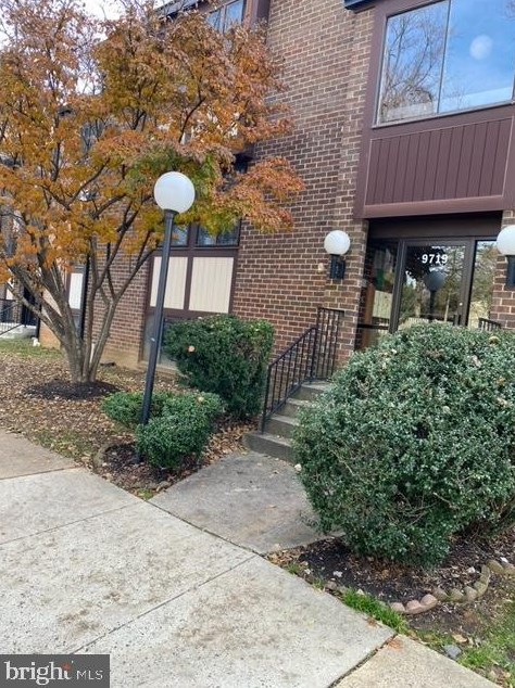 9719 Kings Crown Ct, Fairfax, VA 22031-5019