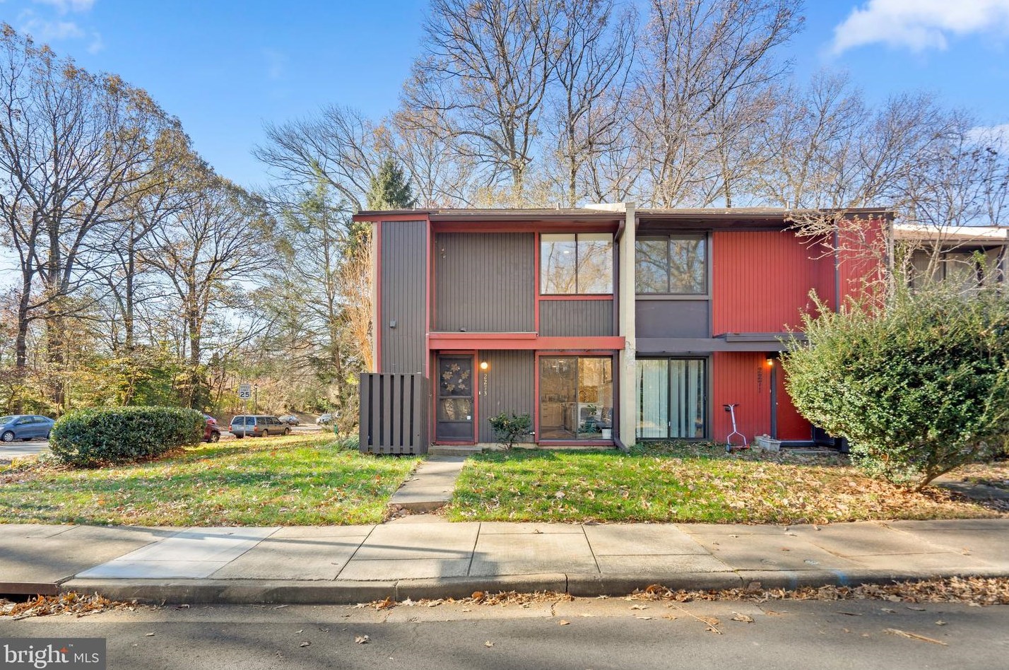 2273 Coppersmith Sq, Herndon, VA 20191