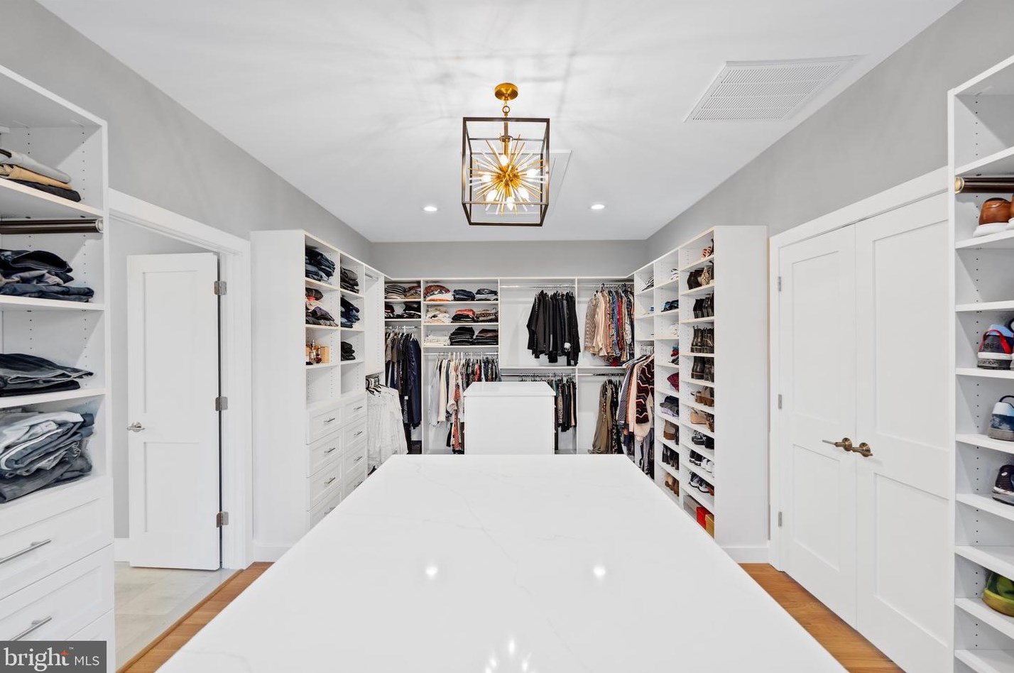 6714 Van Fleet Dr, Mc Lean VA  22101-5140 exterior