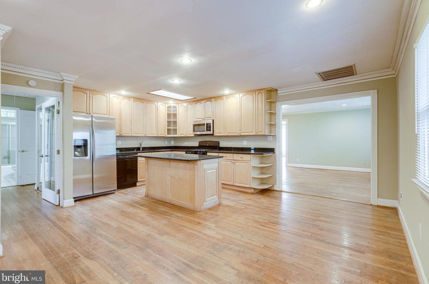 1860 Griffith Rd, Falls Church, VA 22043