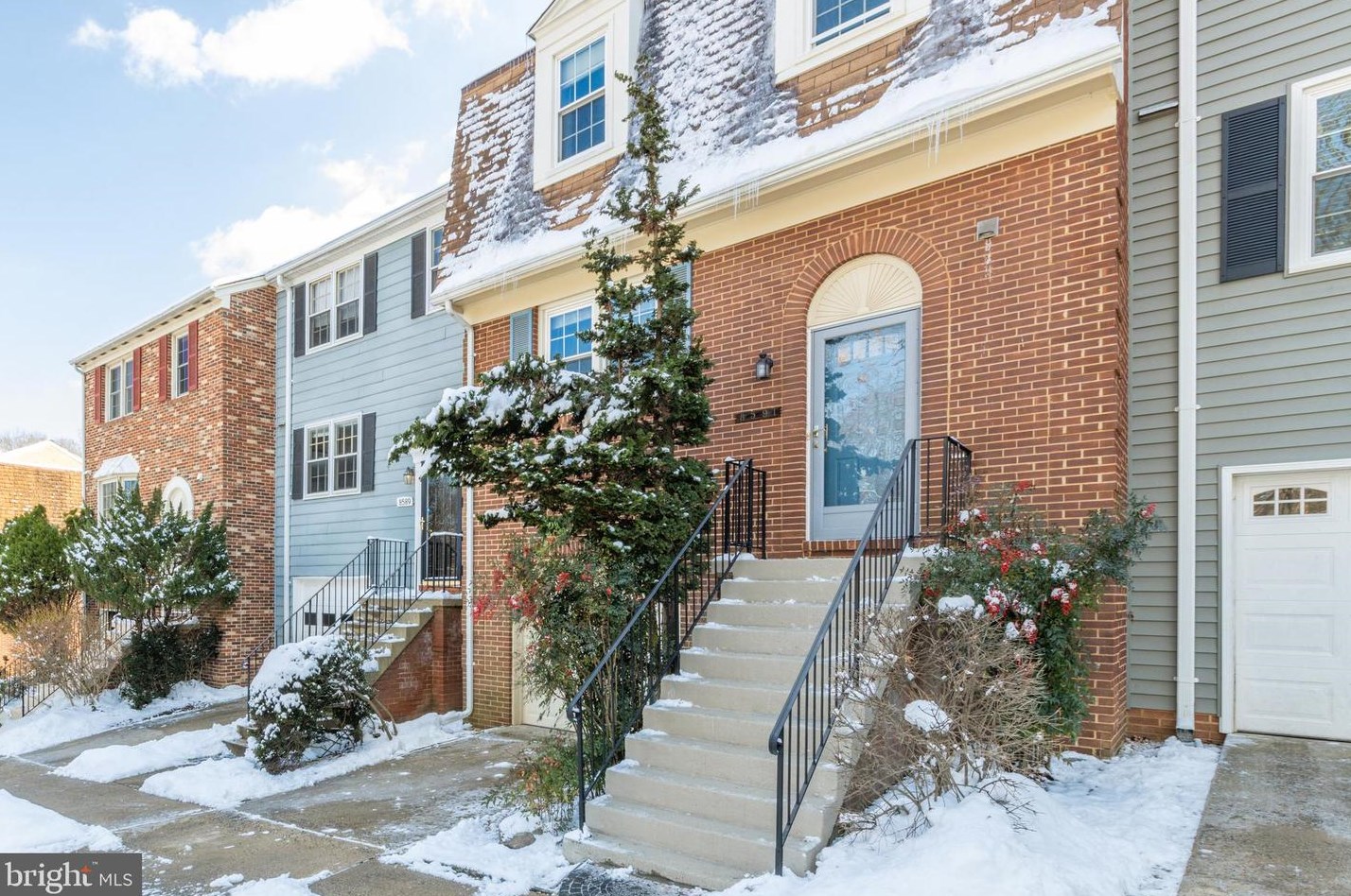 8591 Raglan Rd, Vienna, VA 22182