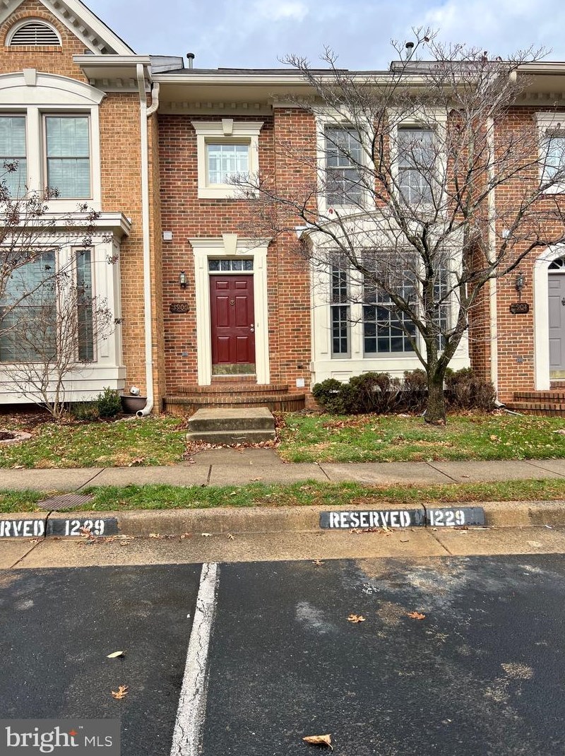3906 Maximilian Ct, Fairfax, VA 22033-2736
