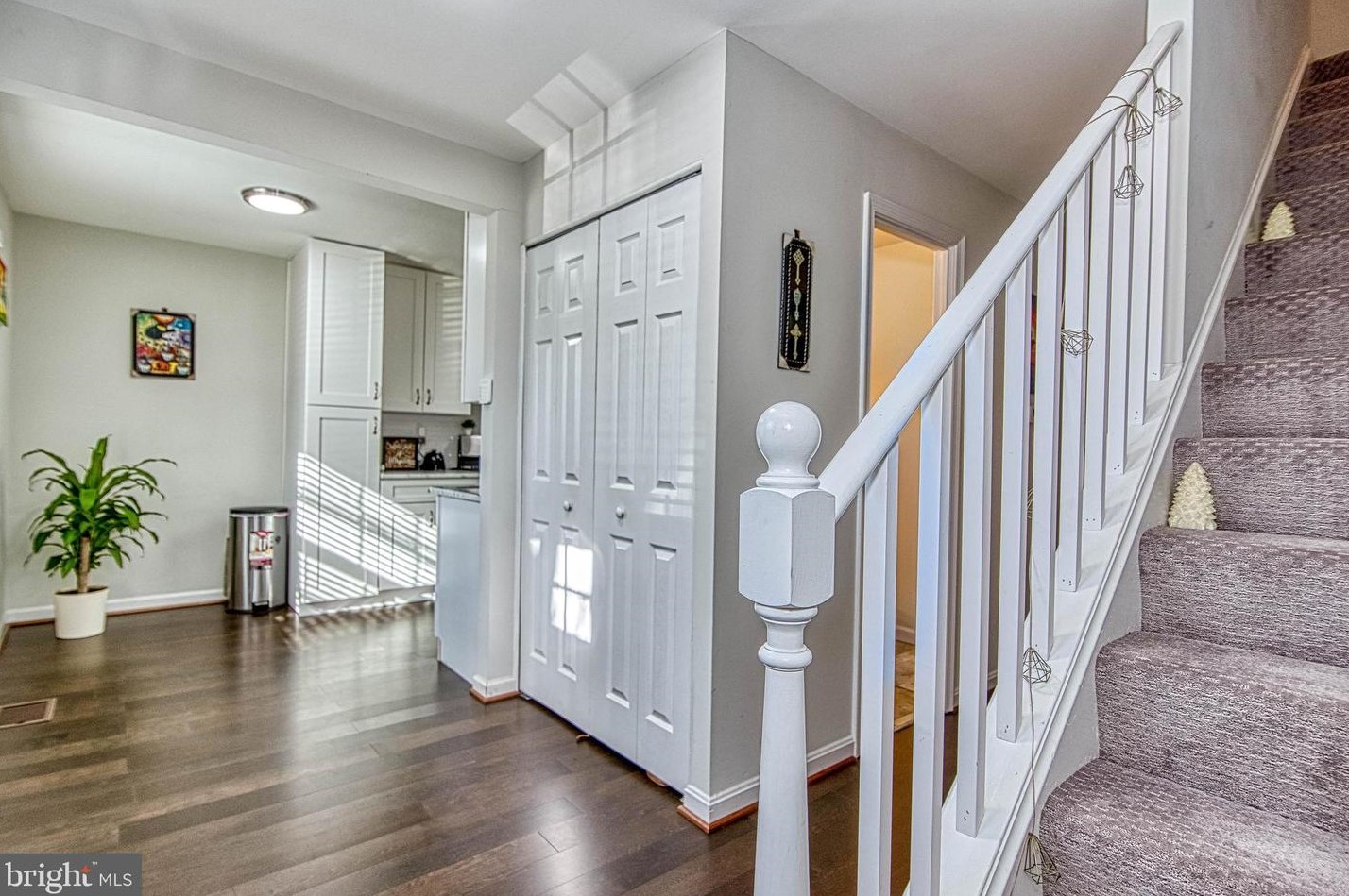 14884 Lambeth Sq, Centreville, VA 20120