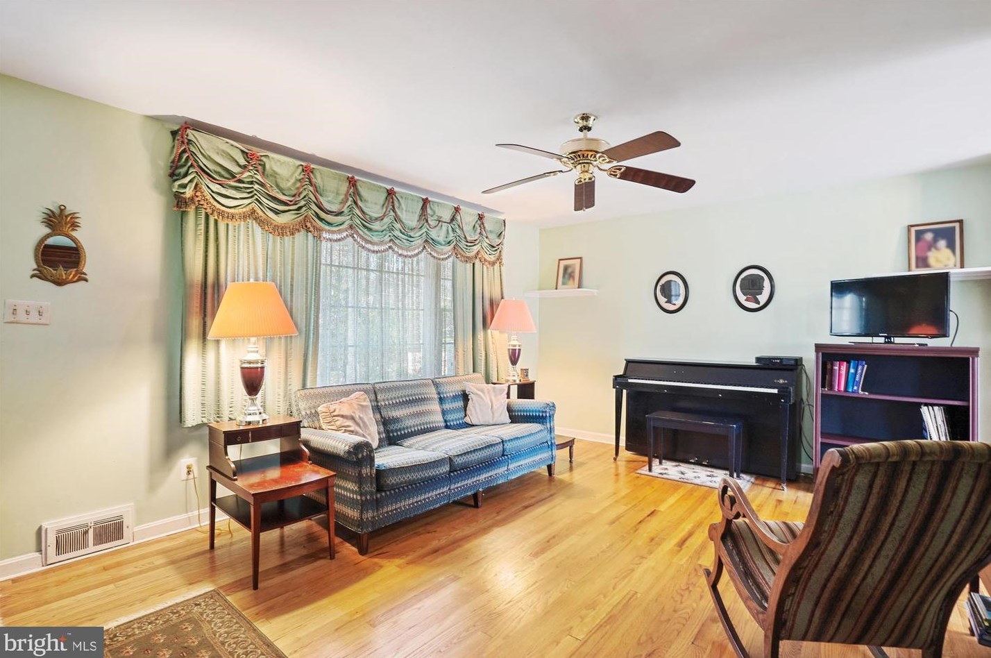 4504 Andes Dr, Fairfax, VA 22030-5325