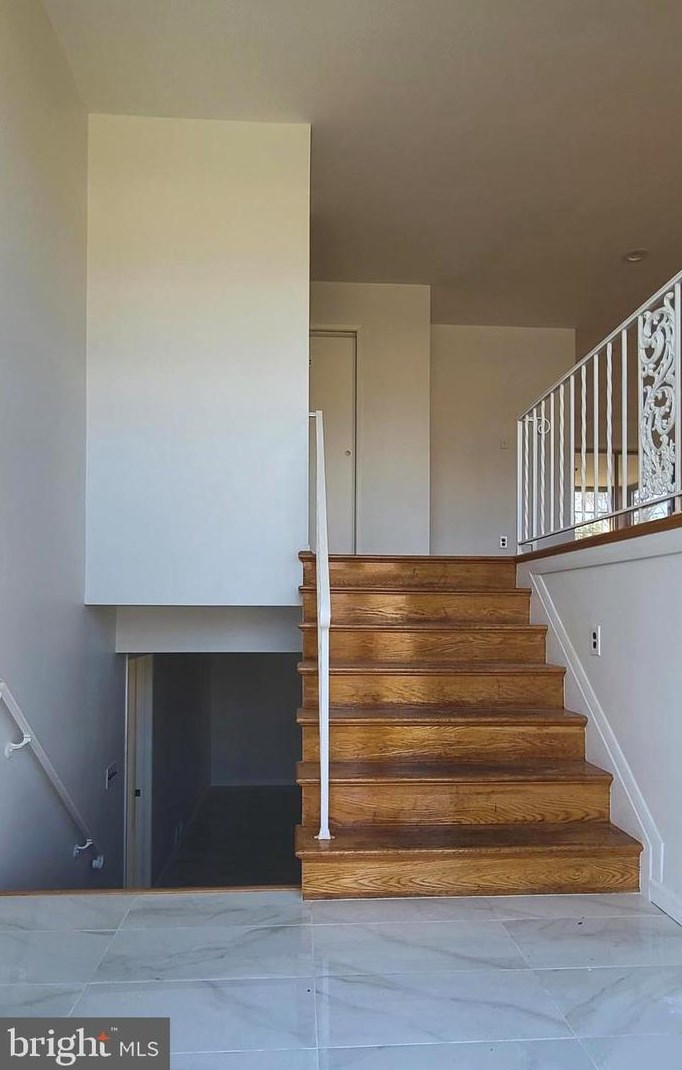 5704 Barrymore Rd, Centreville, VA 20120