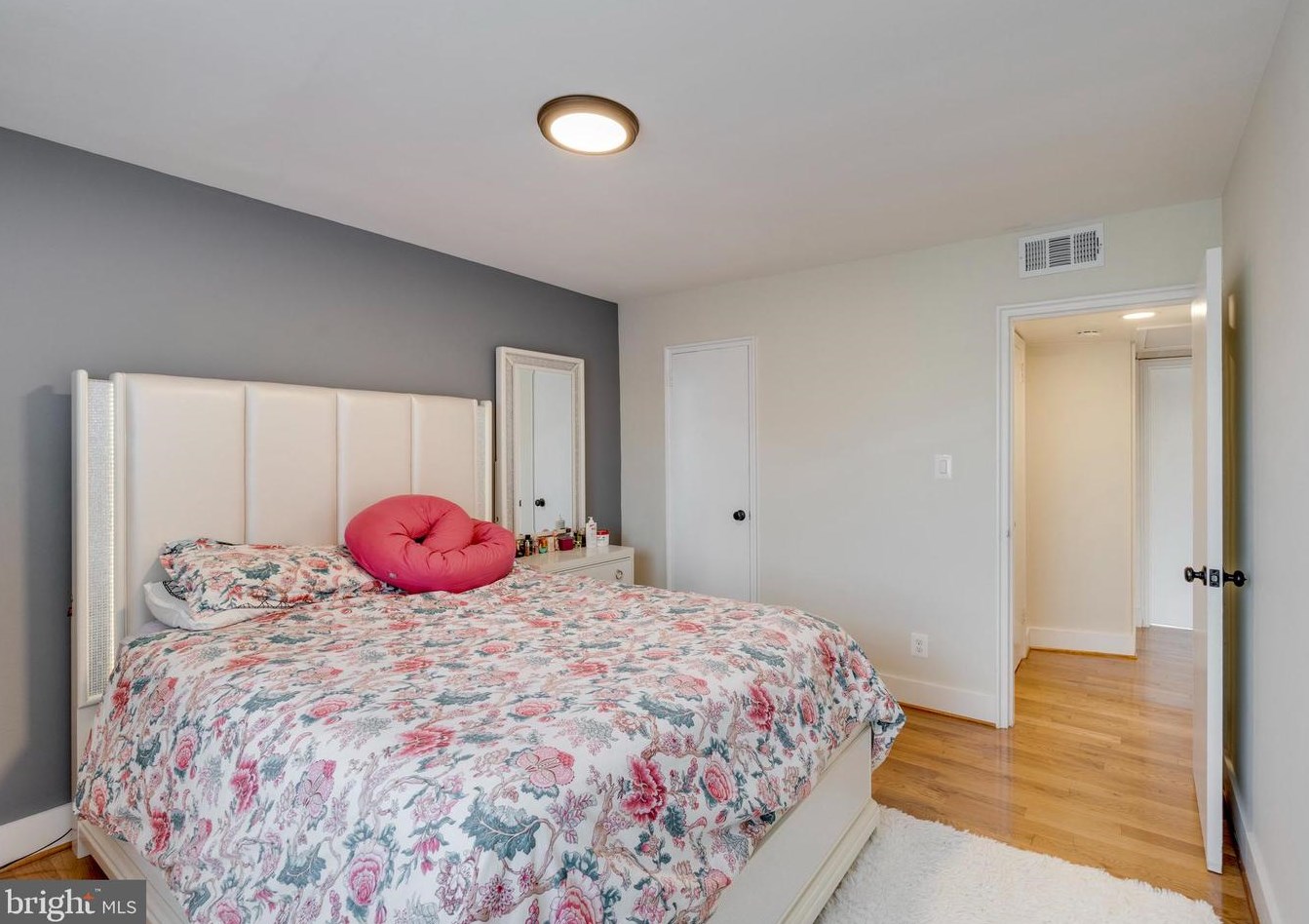 6192 Greenwood Dr #102, Falls Church, VA 22044