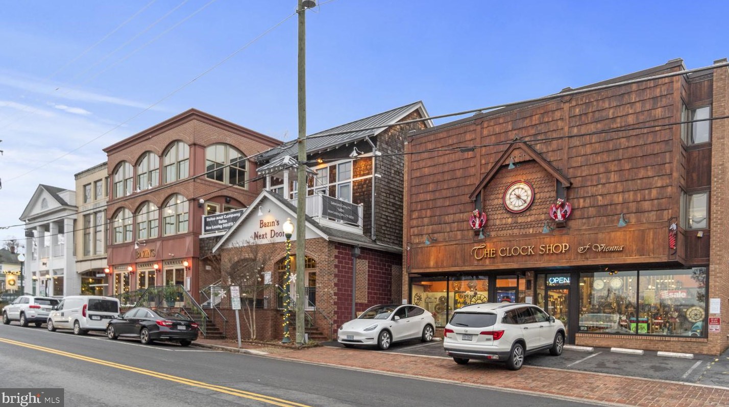 100 Church St, Vienna VA  22180-4538 exterior
