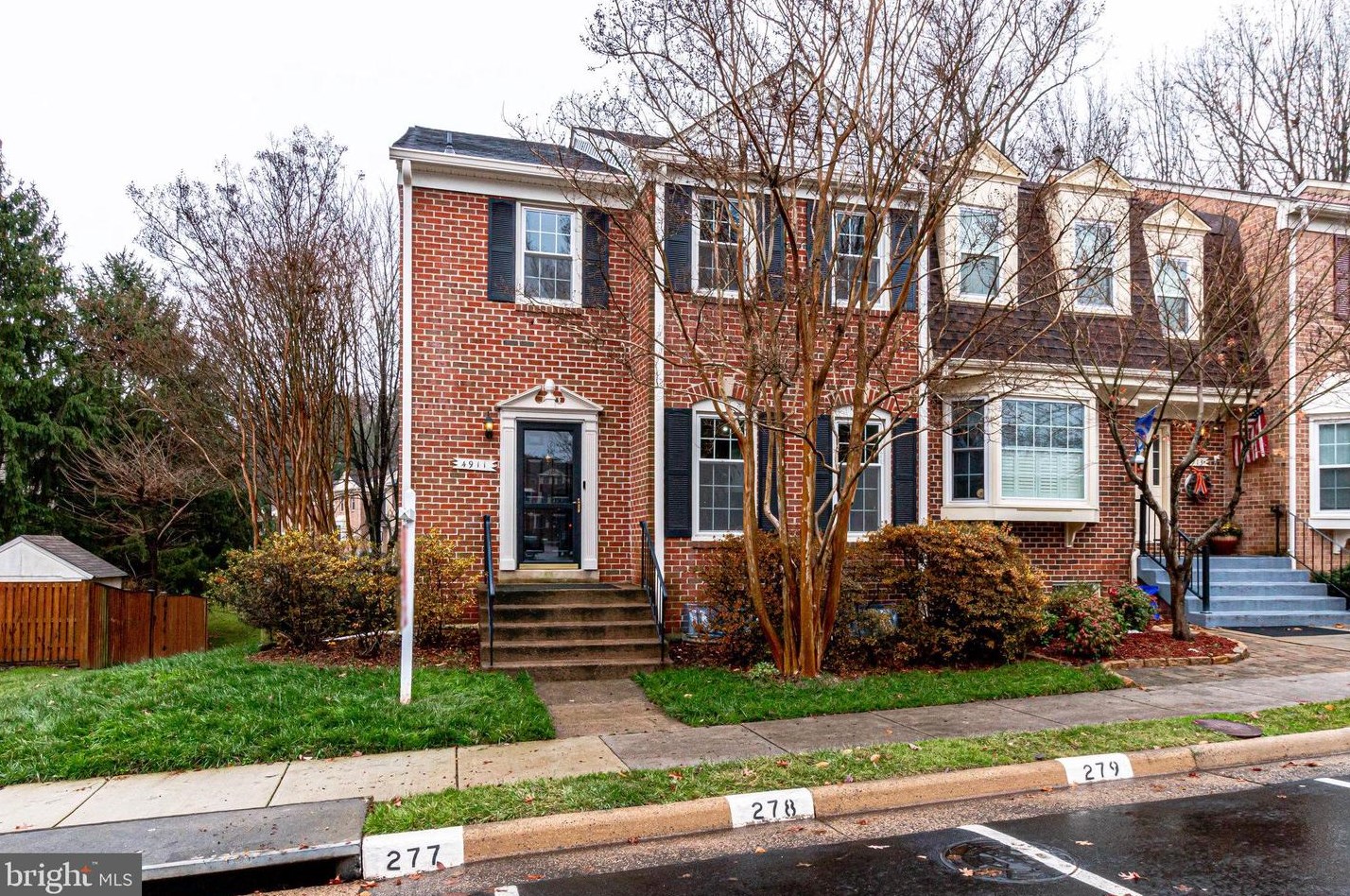 4911 Carriagepark Rd, Fairfax, VA 22032