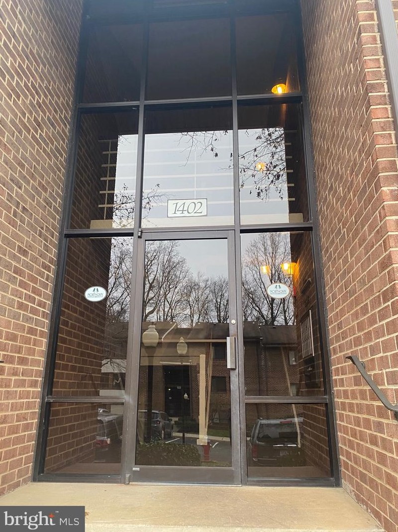 1402 Northgate Square #12b, Herndon, VA 20190