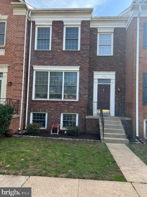 5111 Woodfield Dr, Centreville, VA 20120-4122