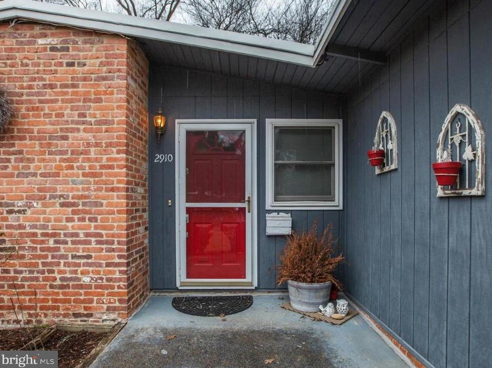 2910 Pine Spring Rd, Falls Church, VA 22042