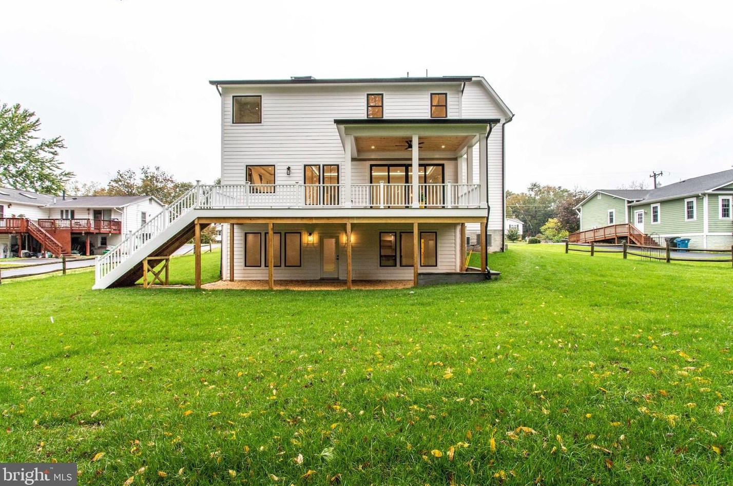 2517 Flint Hill Rd, Vienna VA 22181-5450 exterior