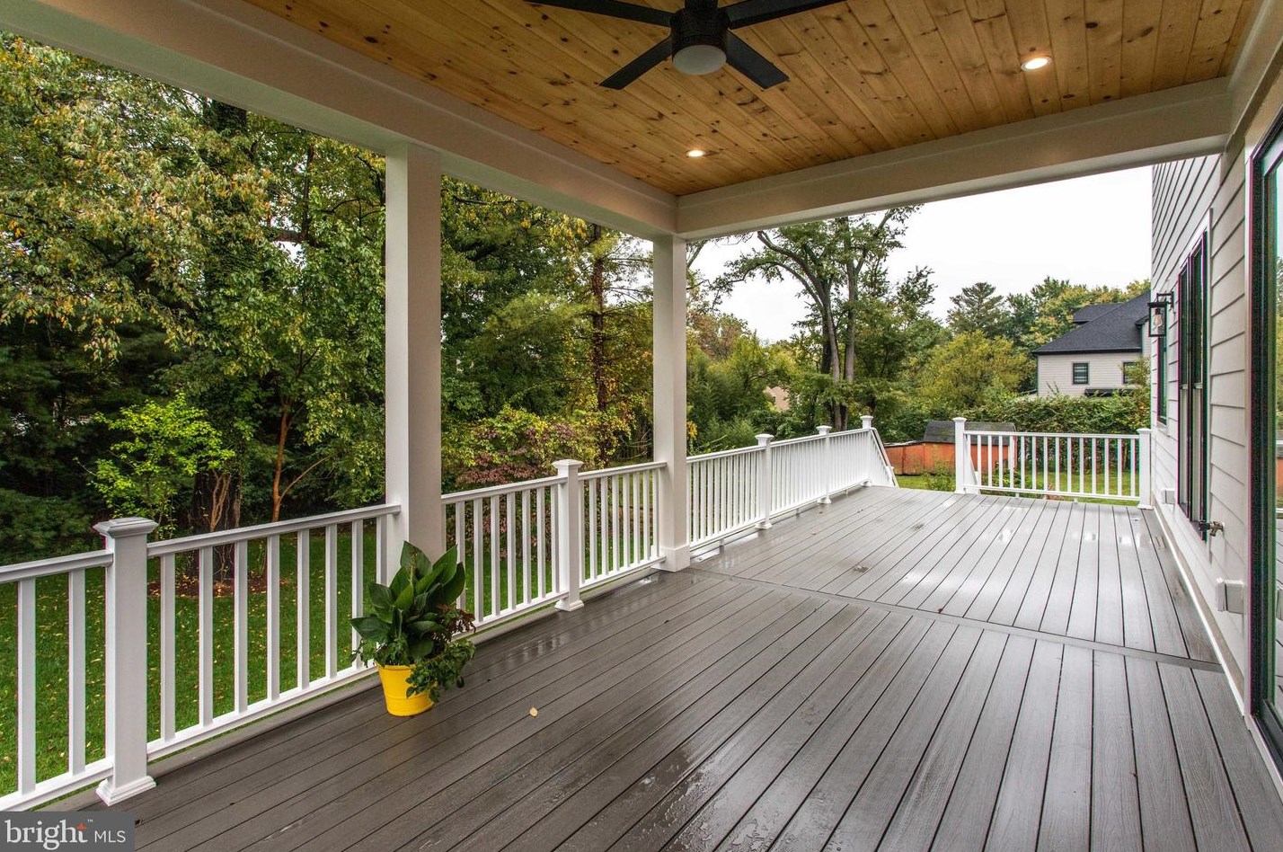 2517 Flint Hill Rd, Vienna VA 22181-5450 exterior