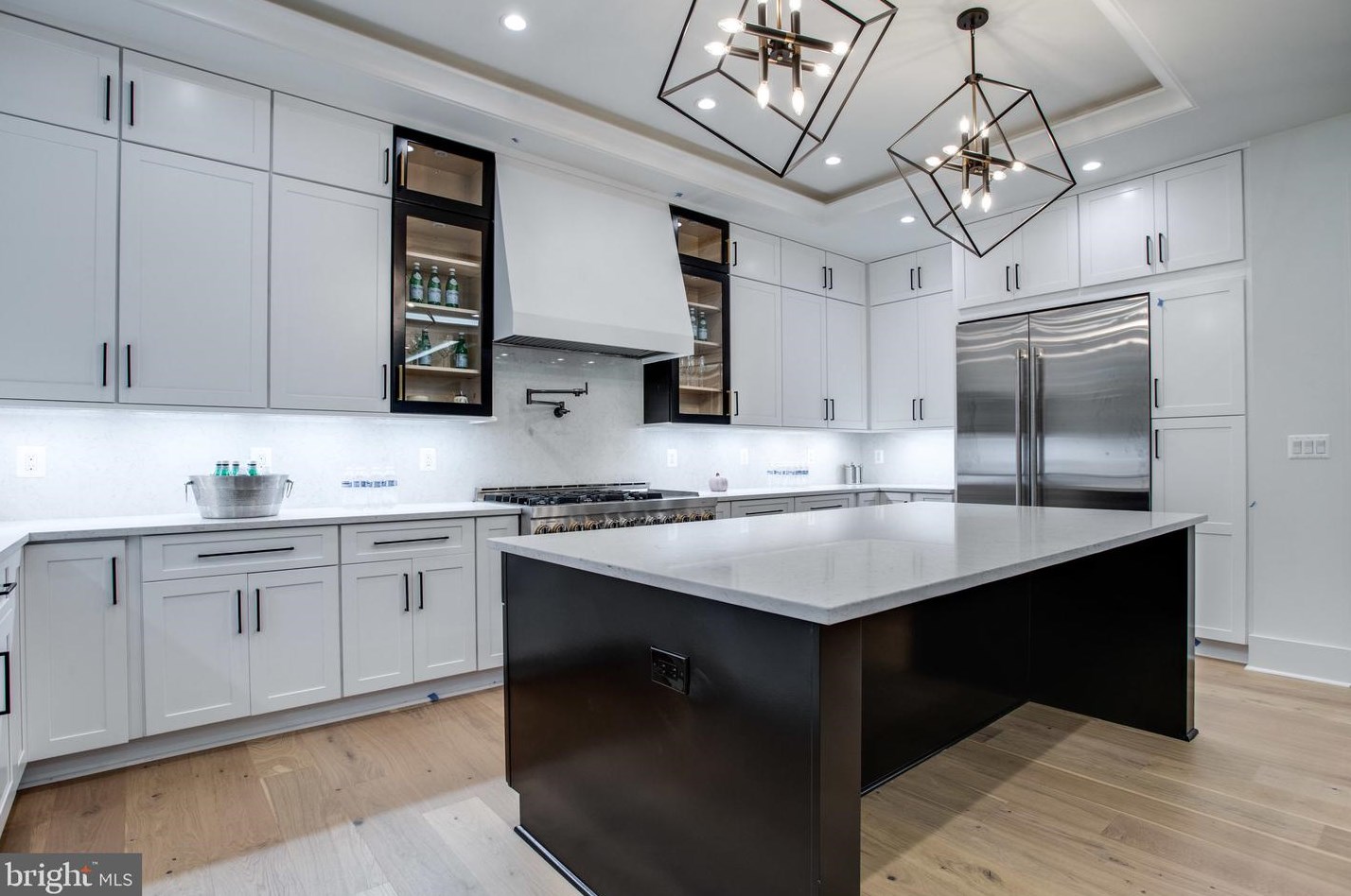 2517 Flint Hill Rd, Vienna VA 22181-5450 exterior