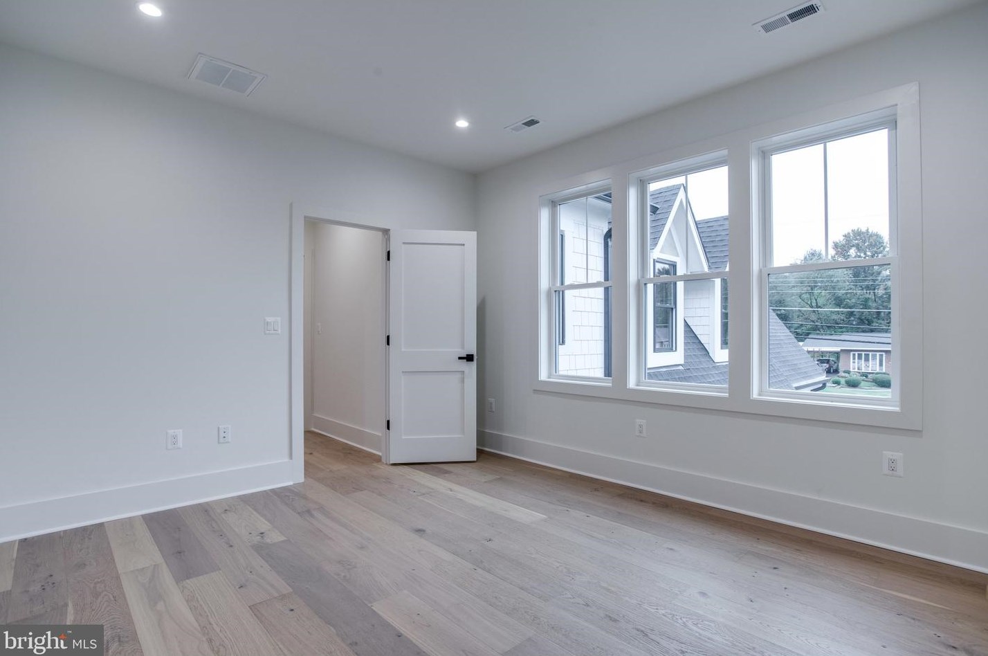 2517 Flint Hill Rd, Vienna VA 22181-5450 exterior