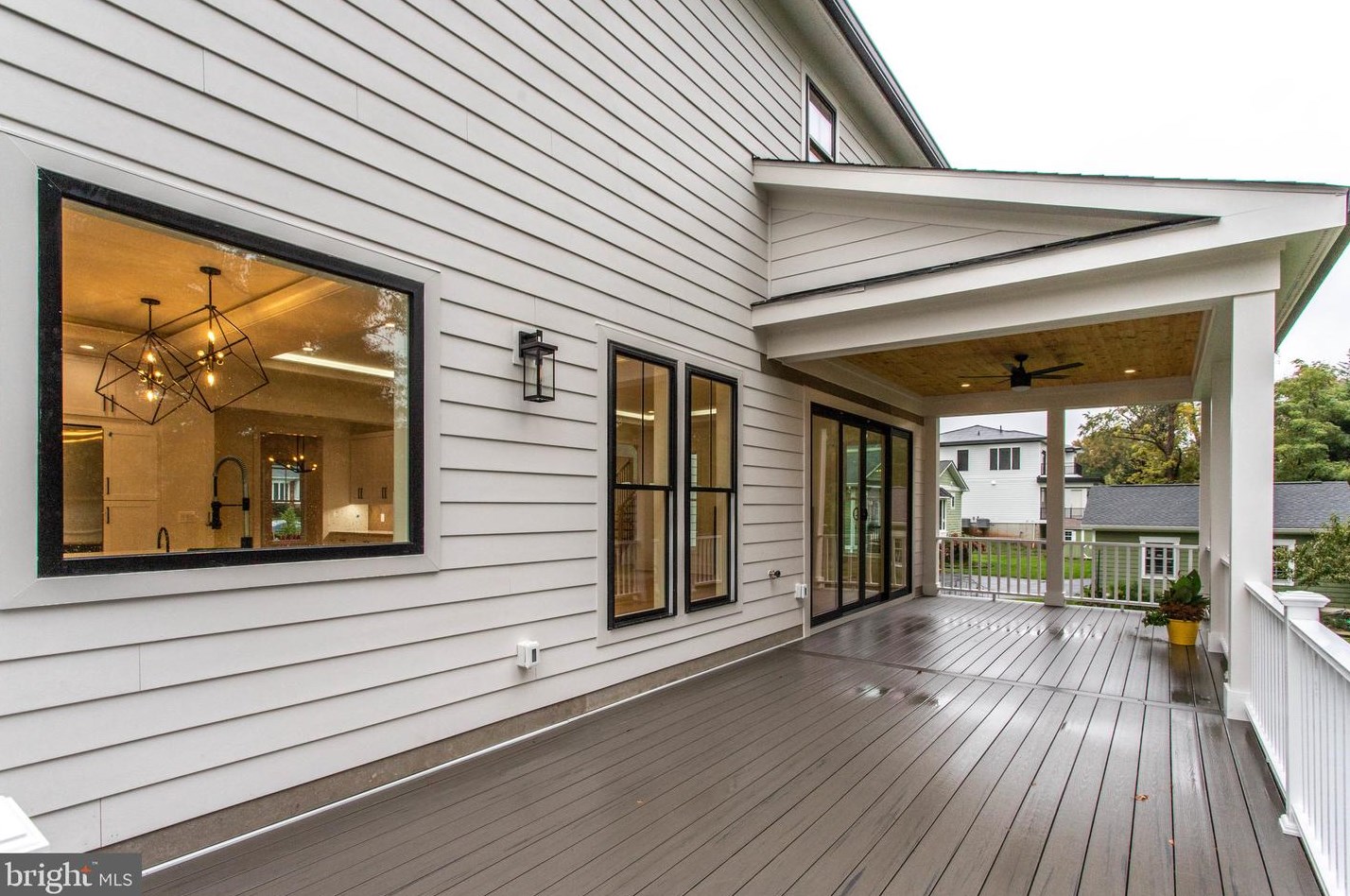 2517 Flint Hill Rd, Vienna VA 22181-5450 exterior