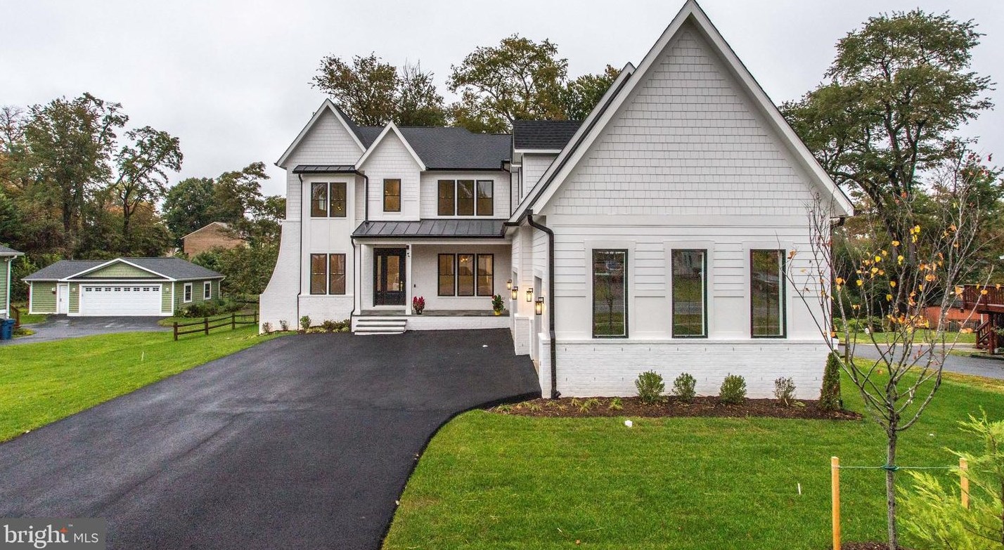 2517 Flint Hill Rd, Vienna VA 22181-5450 exterior