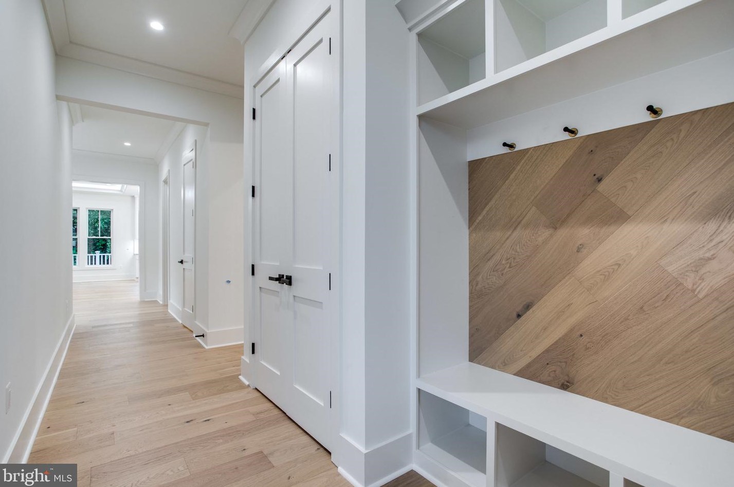 2517 Flint Hill Rd, Vienna VA 22181-5450 exterior