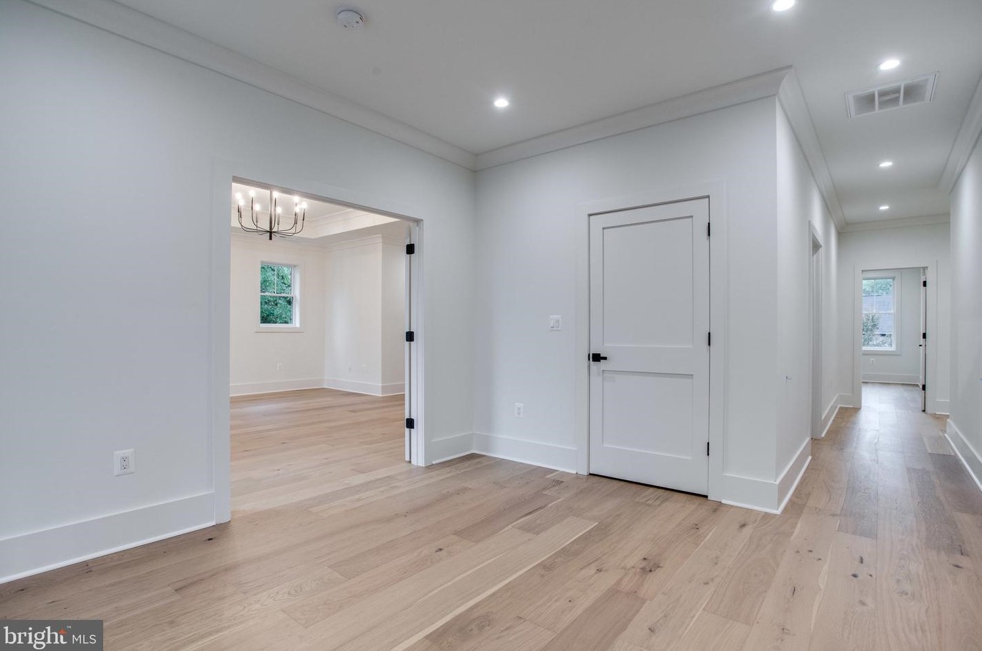 2517 Flint Hill Rd, Vienna VA 22181-5450 exterior