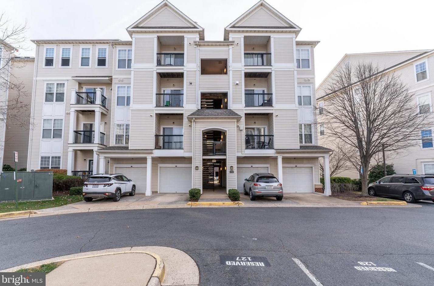 11321 Aristotle Dr, Fairfax, VA 22030-7497