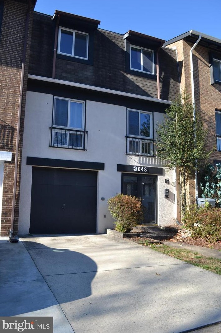 3048 Mission Square Dr, Fairfax, VA 22031
