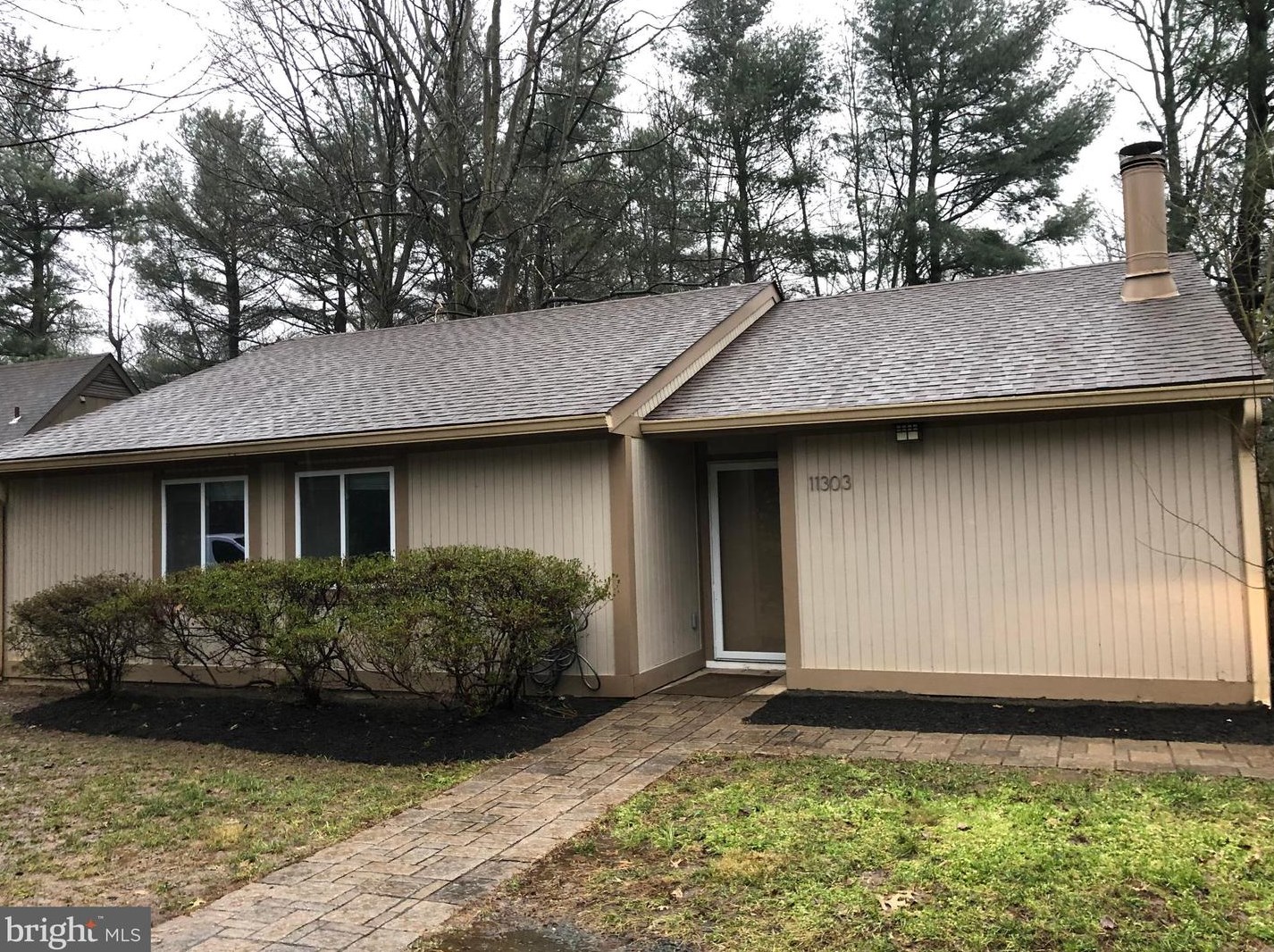 11303 Gatesborough Ln, Herndon, VA 20191