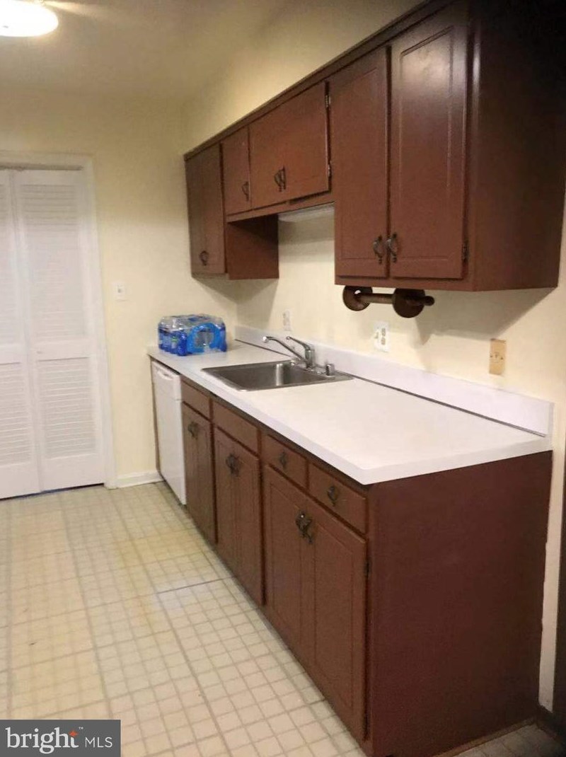 5603 Lalos St, Centreville, VA 20120