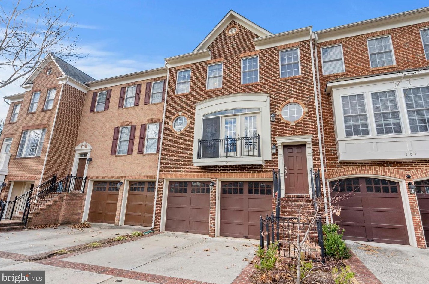 105 Herndon Mill Cir, Herndon, VA 20170
