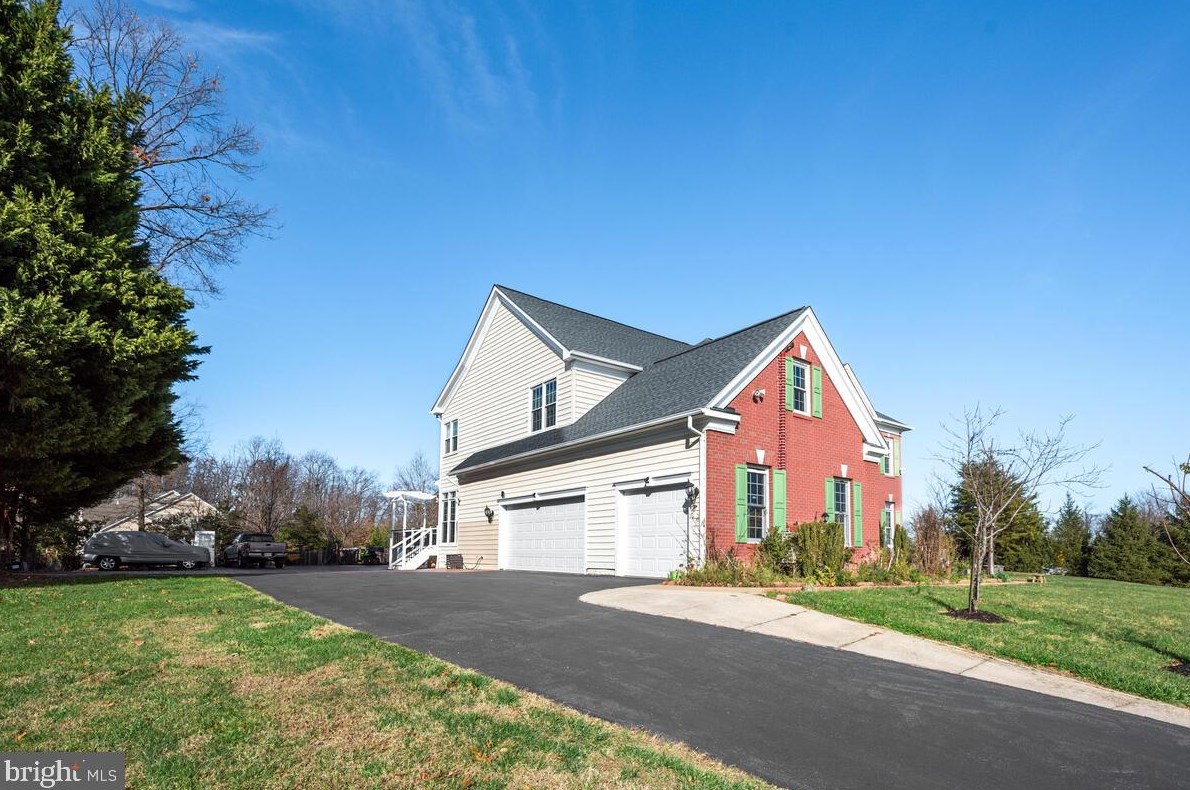9180 Marovelli Forest Dr, Lorton, VA 22079